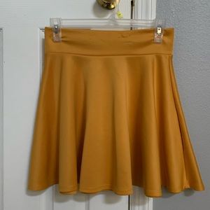 A pretty skirt that can be worn for many purposes